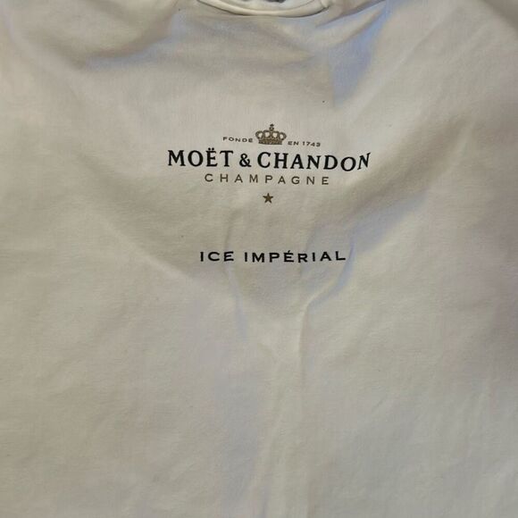 Moet & Chandon women's Lyra short sleeve T-shirt size S with champagne holder ba - Picture 6 of 6